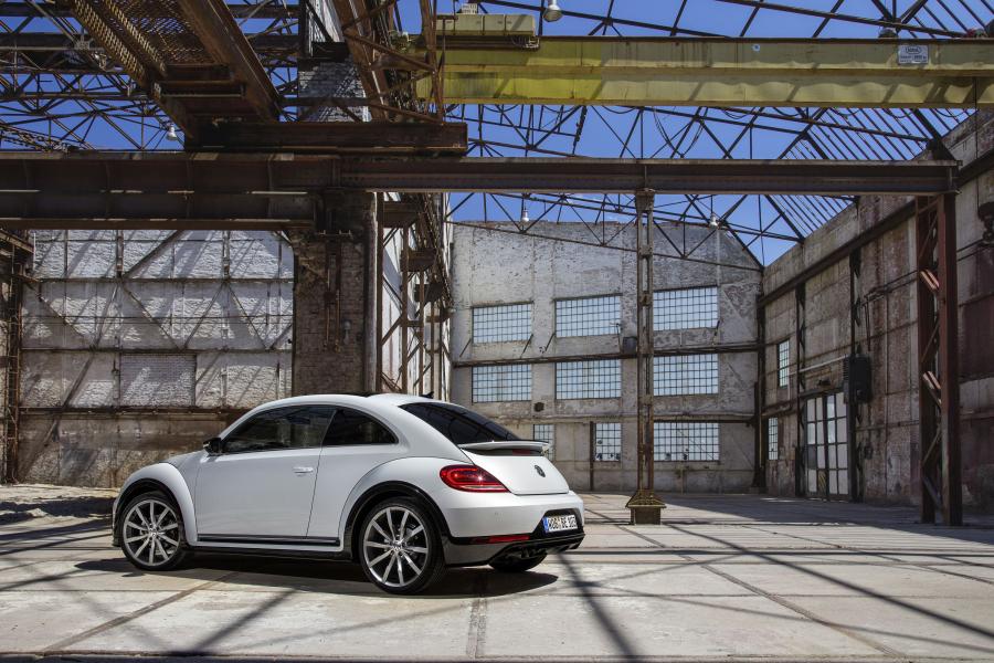 Volkswagen Beetle R-Line 2016 года  (фото 15 из 22)